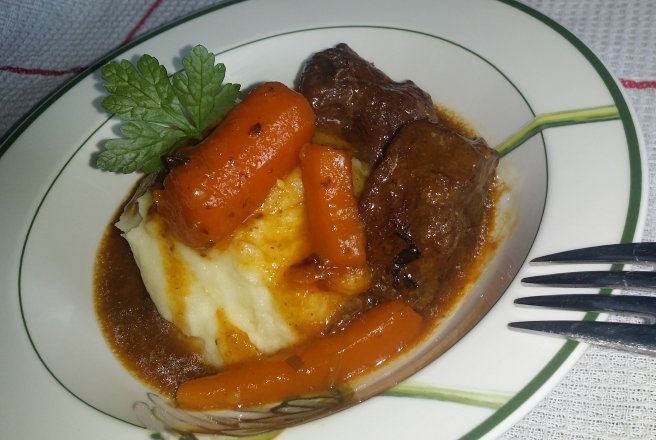 Tocanita belgiana cu carne de vita si bere - Carbonade