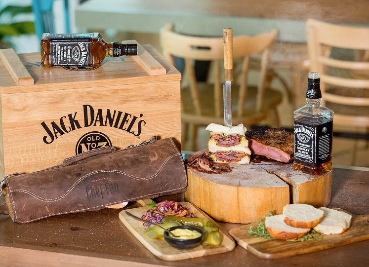 La implinirea a 150 de ani de Distilerie, Jack Daniel's ne spune povestea pastramei romanesti ajunse la New York