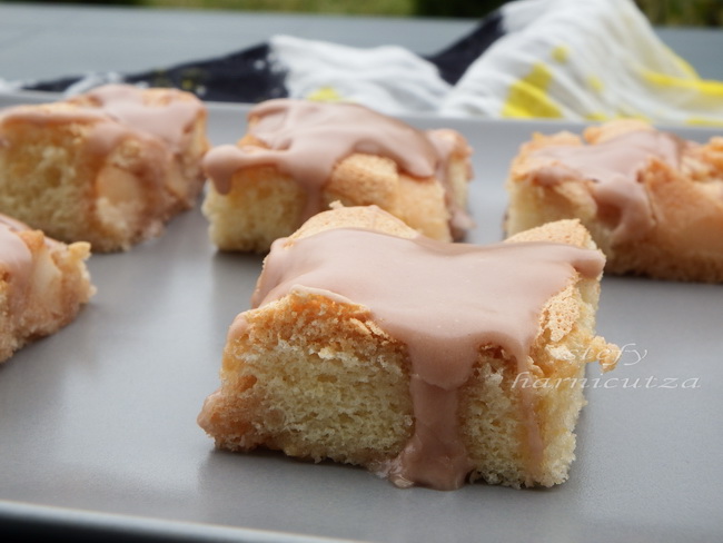 Prajitura cu pere si glazura fondant