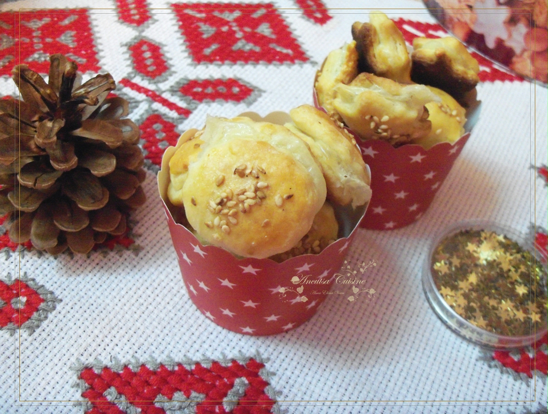 Biscuiti de Craciun cu cascaval si susan