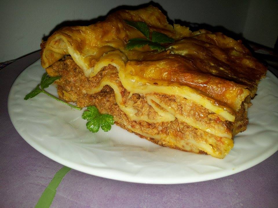 Lasagna cu foi de casa - Reteta savuroasa cu sos ragu