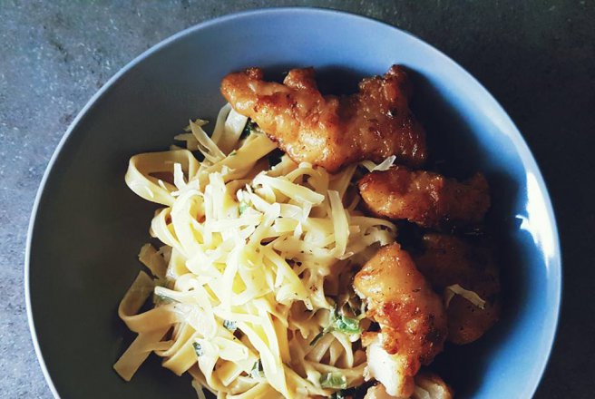 Tagliatelle in sos cremos de praz si kibbeling (peste pane in stil olandez)