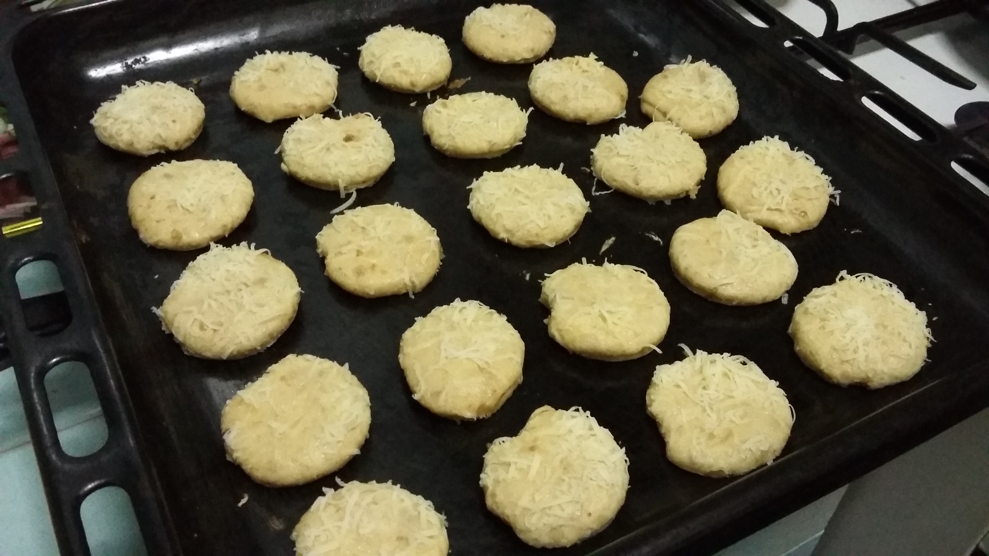 Aperitiv pogaci cu jumeri