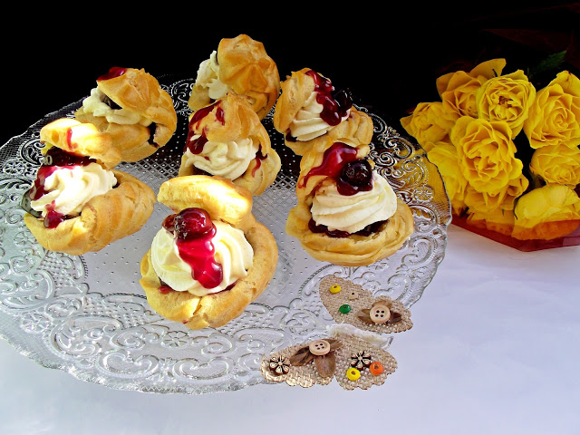 Desert choux cu crema de mascarpone si visine in jeleu