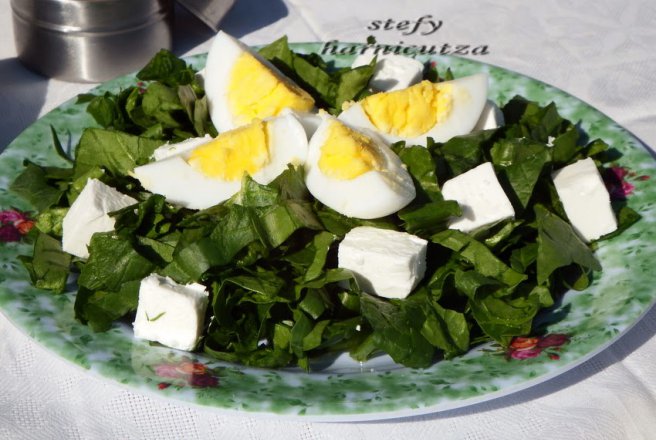 Salata de spanac cu branza de capra si oua