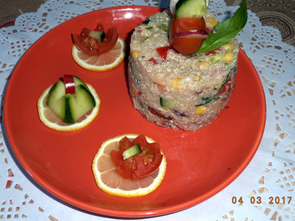 Salata cu quinoa, ton si migdale