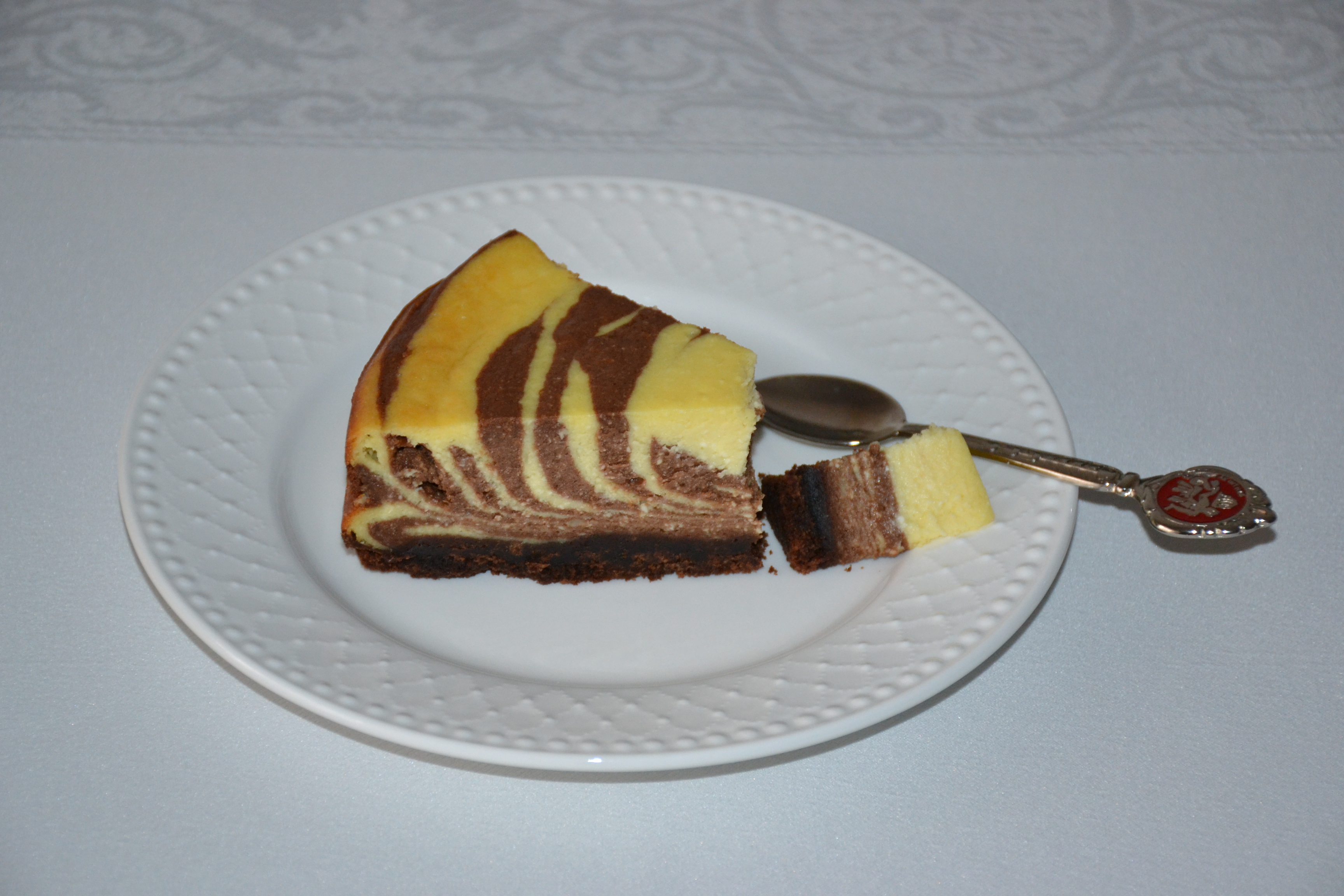 Desert cheesecake zebra cu ciocolata