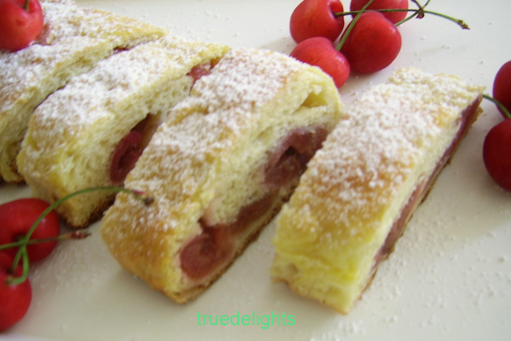 Strudel fraged cu cirese