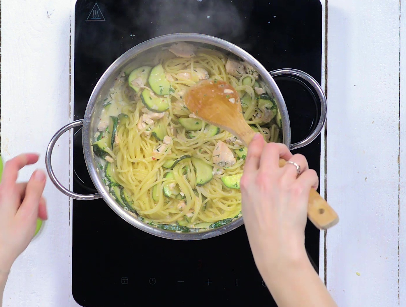 Spaghette cu somon si zucchini