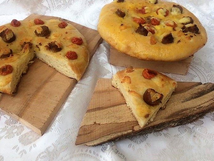 Aperitiv focaccia cu carnati