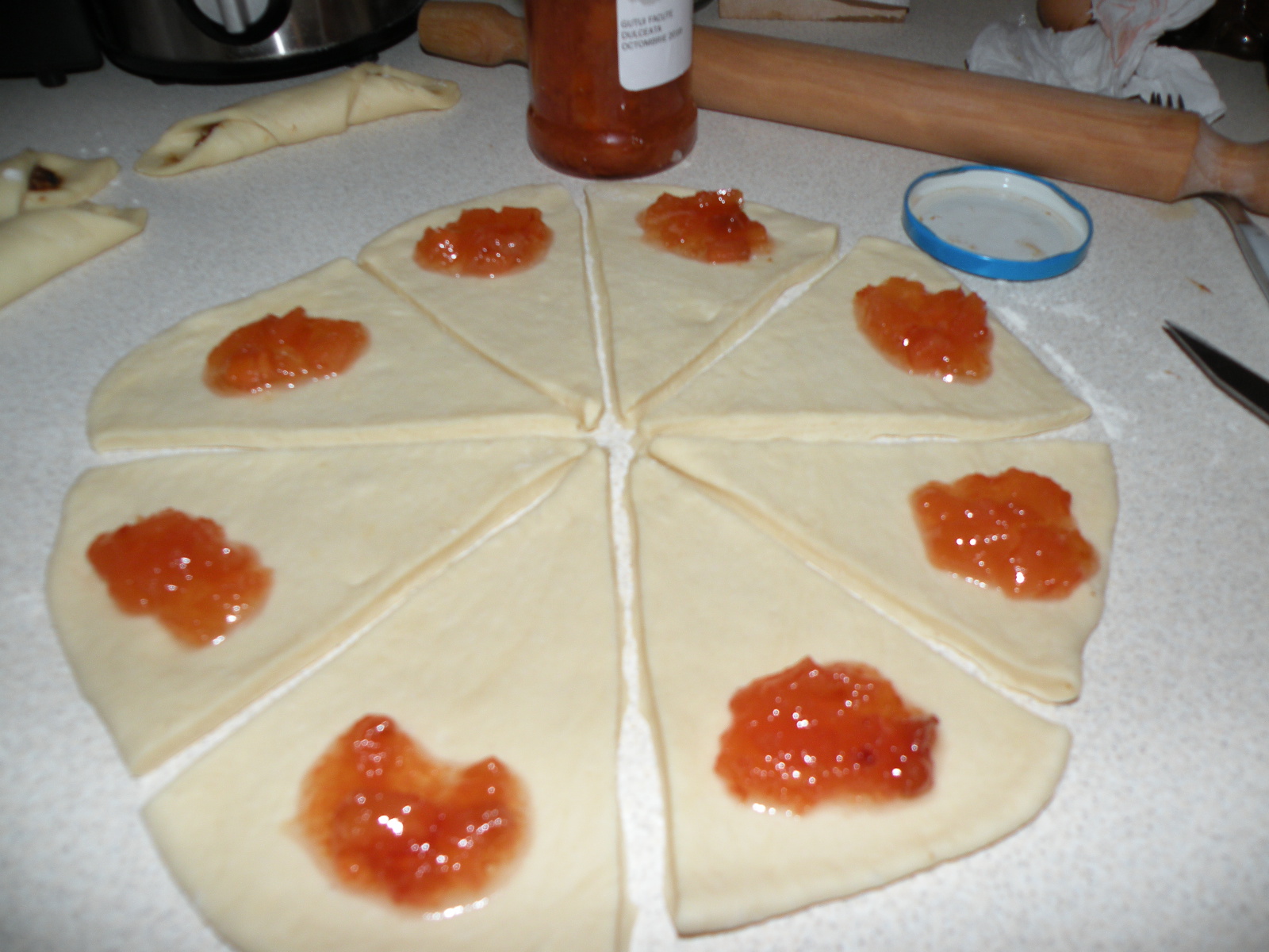 Desert cornulete cu dulceata de gutui