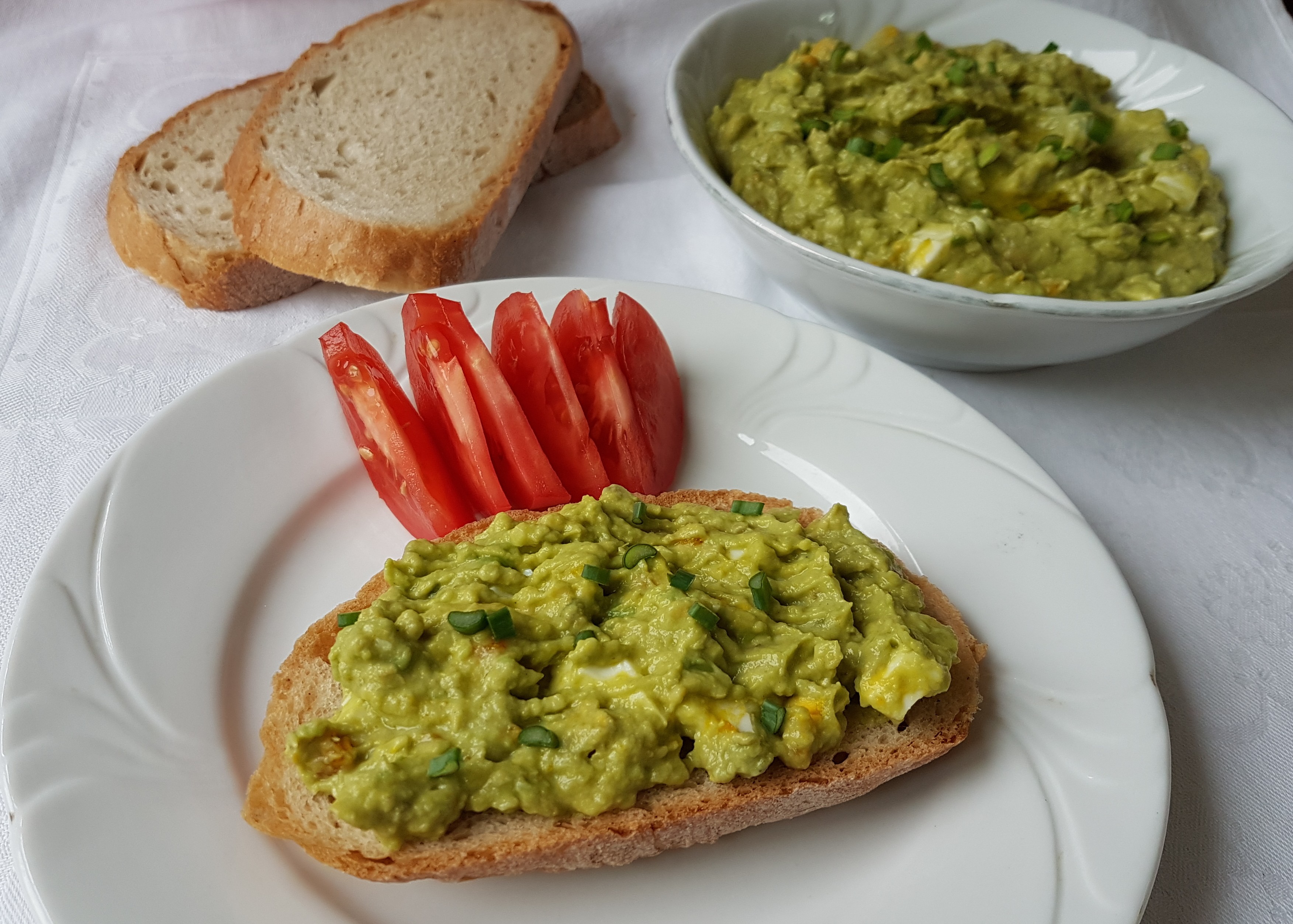 Salata de oua cu avocado