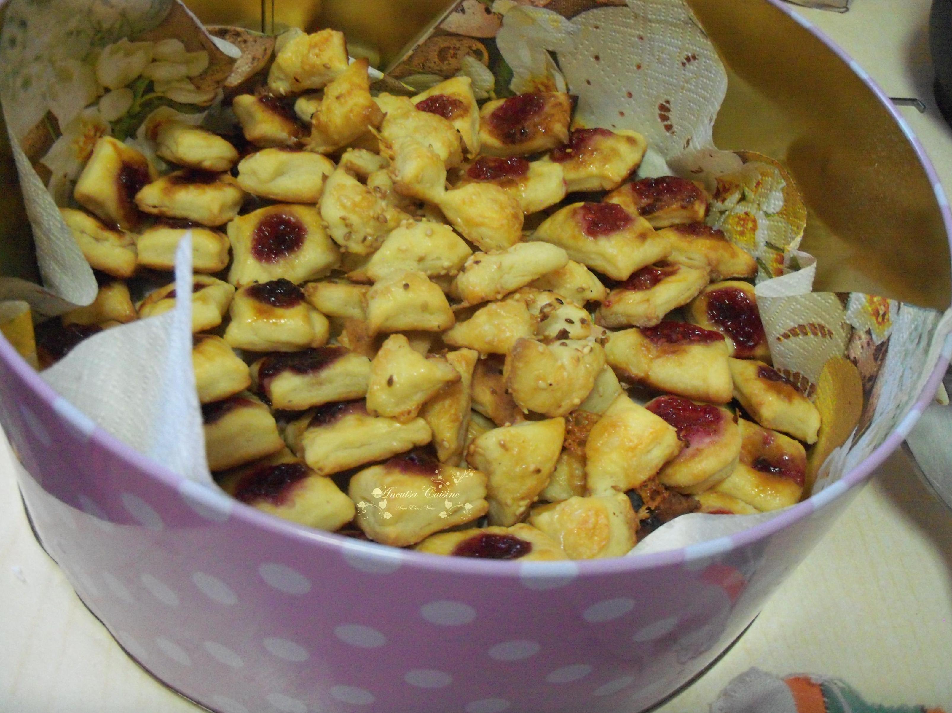 Aperitiv biscuiti asortati de casa