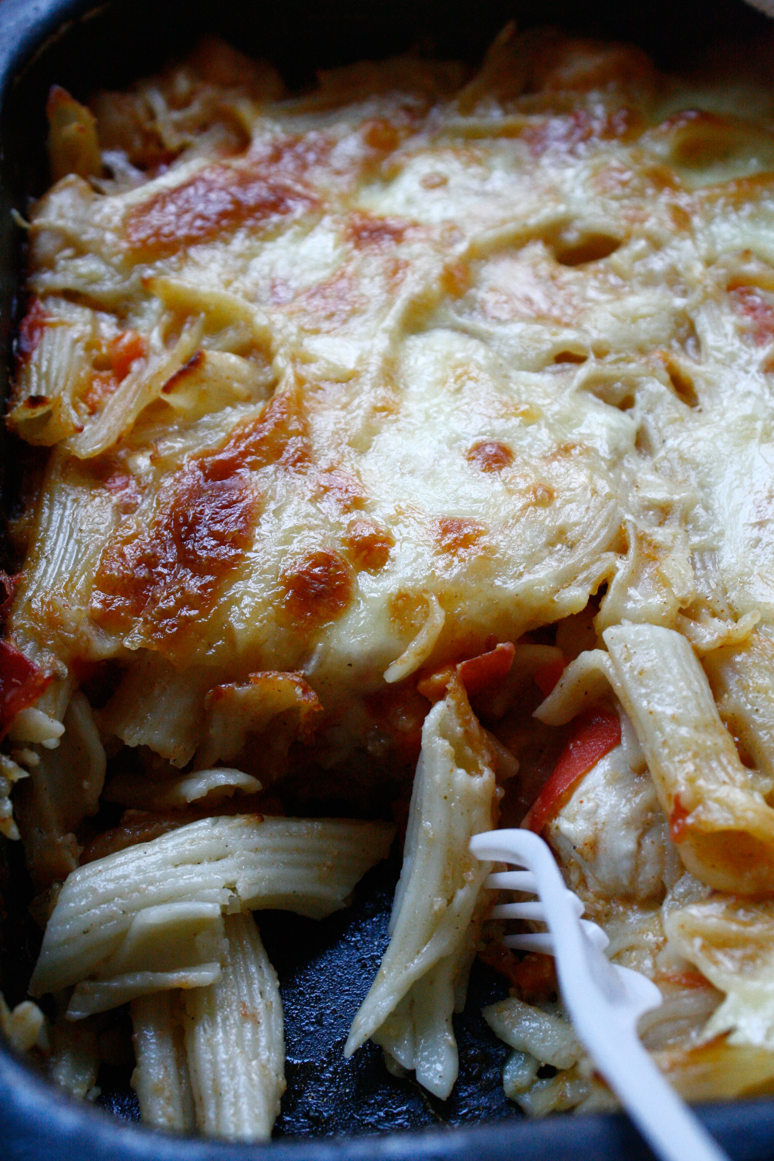 Penne cu piept de pui si mozzarella -Reteta gustoasa la cuptor