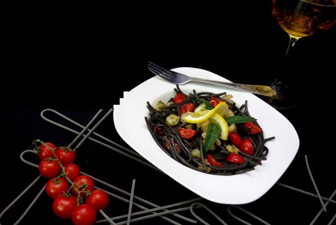 Spaghetti al Nero di Seppia e Frutti di Mare