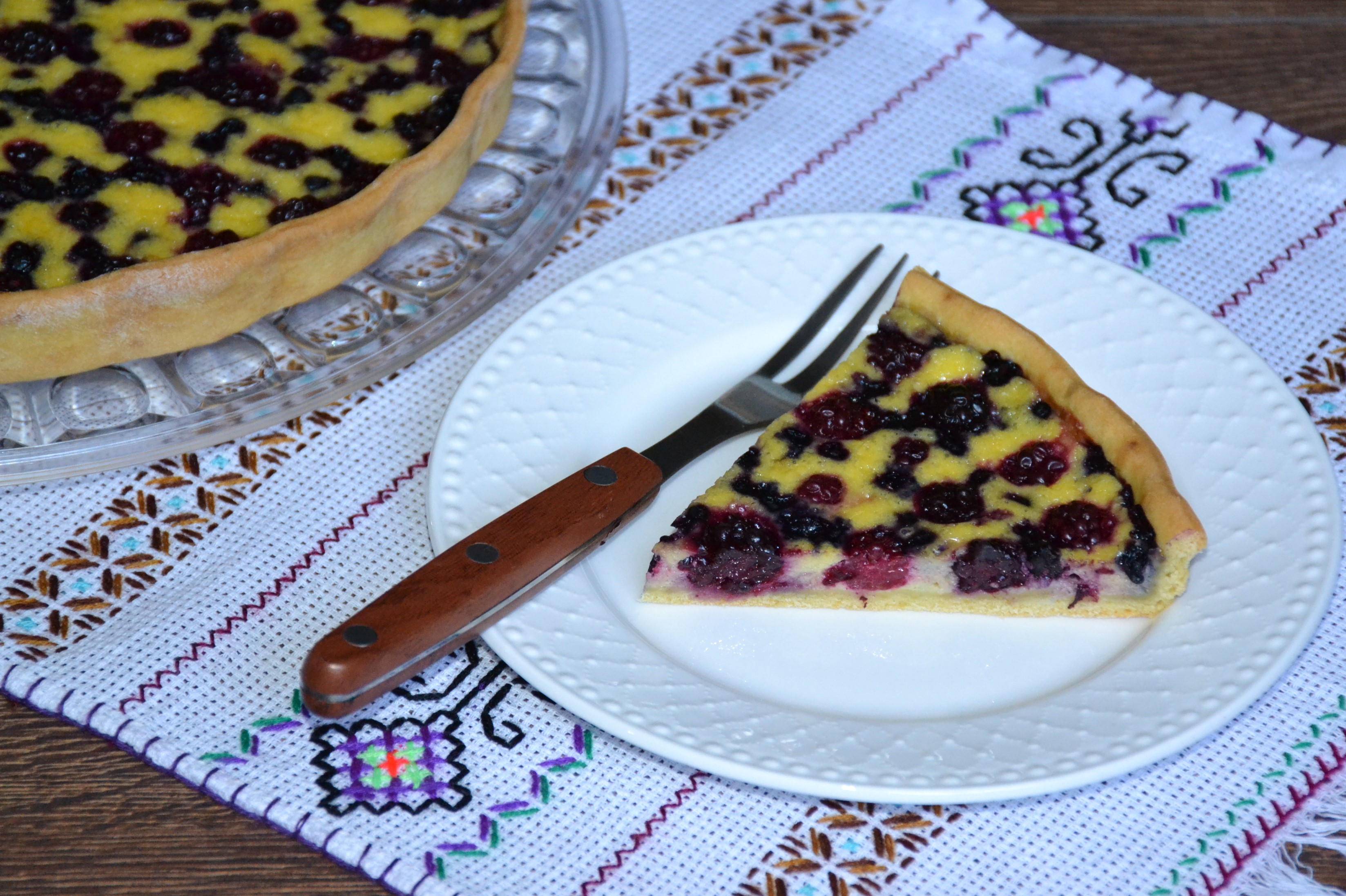 Tarta cu mure, afine si mascarpone