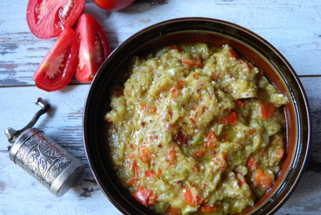 Salata de vinete cu legume coapte