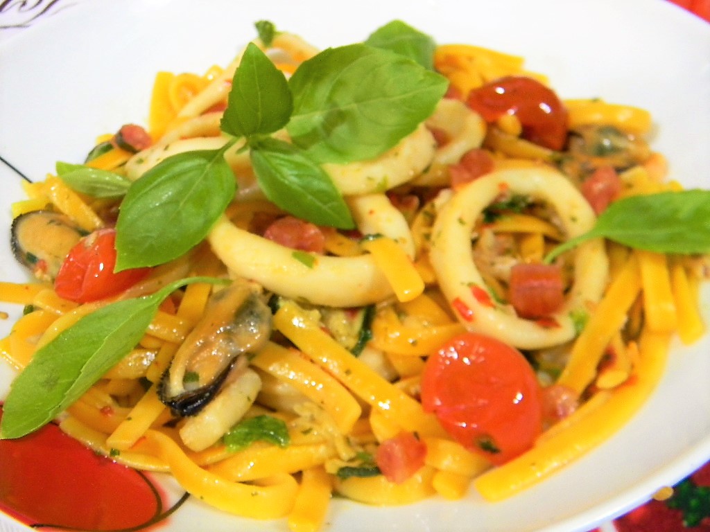 Linguini siciliene cu fructe de mare