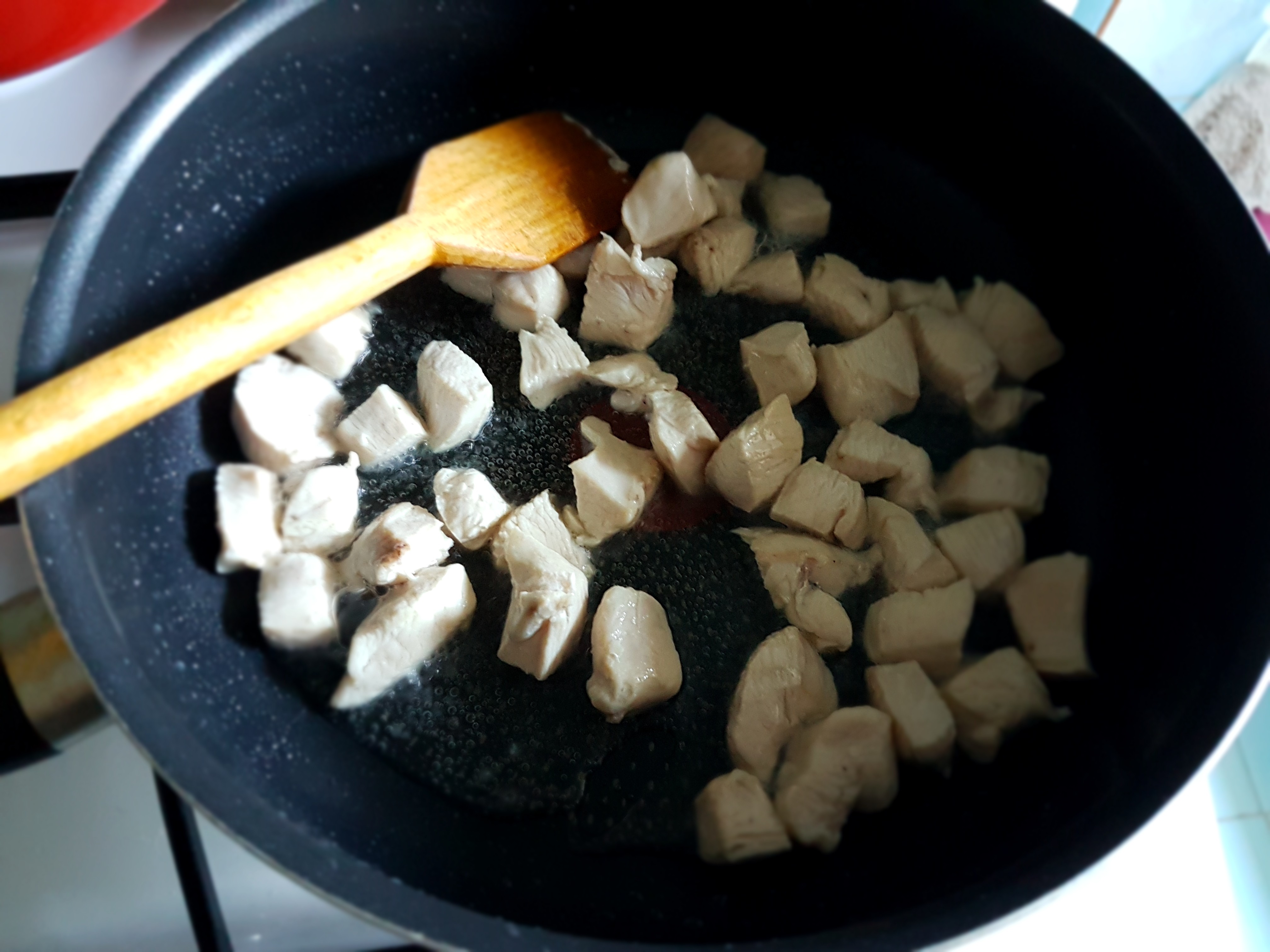 Fusilli cu pui, legume si branza de burduf, in lapte