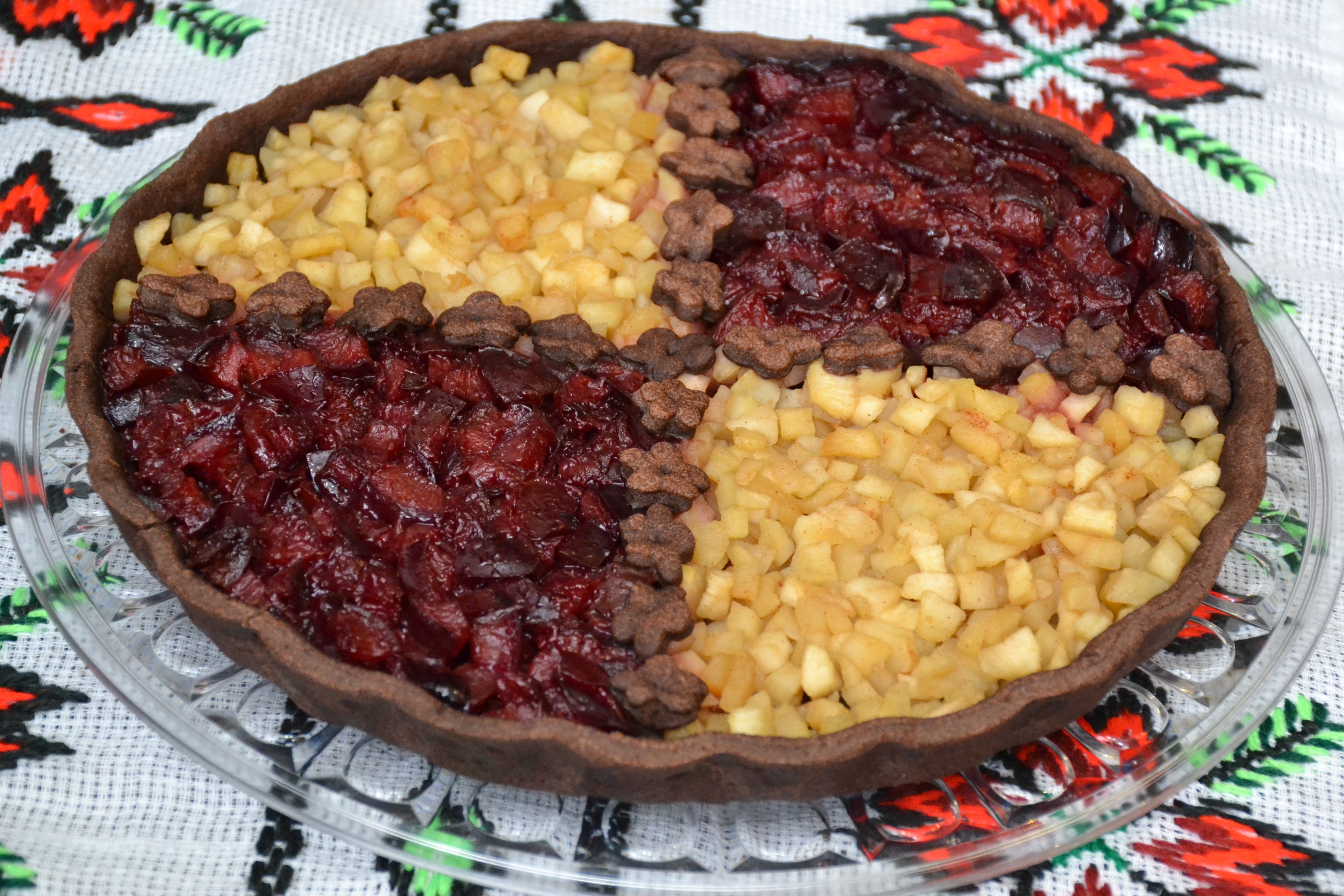 Desert tarta in doua culori cu prune si mere