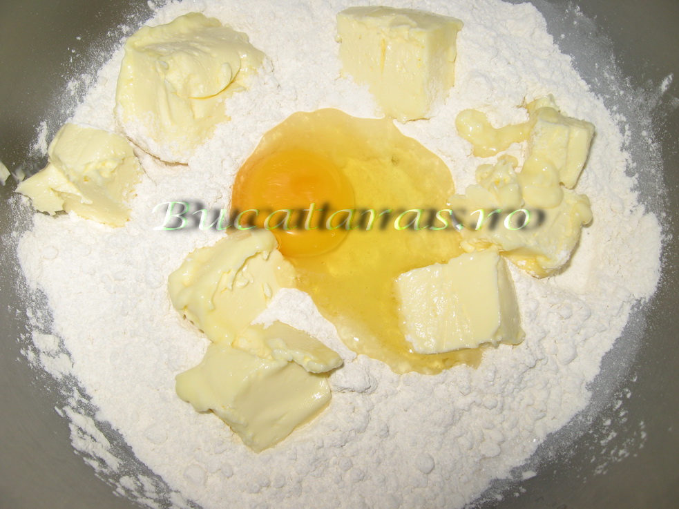 Tarta cremoasa cu branza si caise