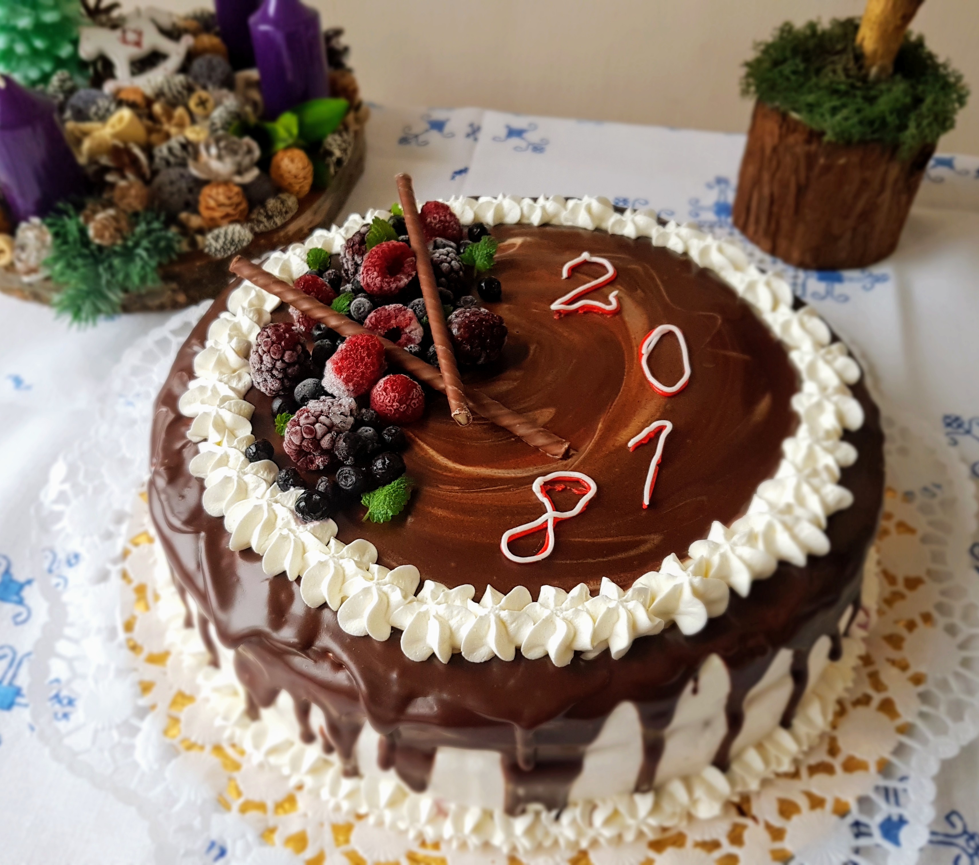 Desert tort cu crema de vanilie si jeleu de fructe de padure - 2018