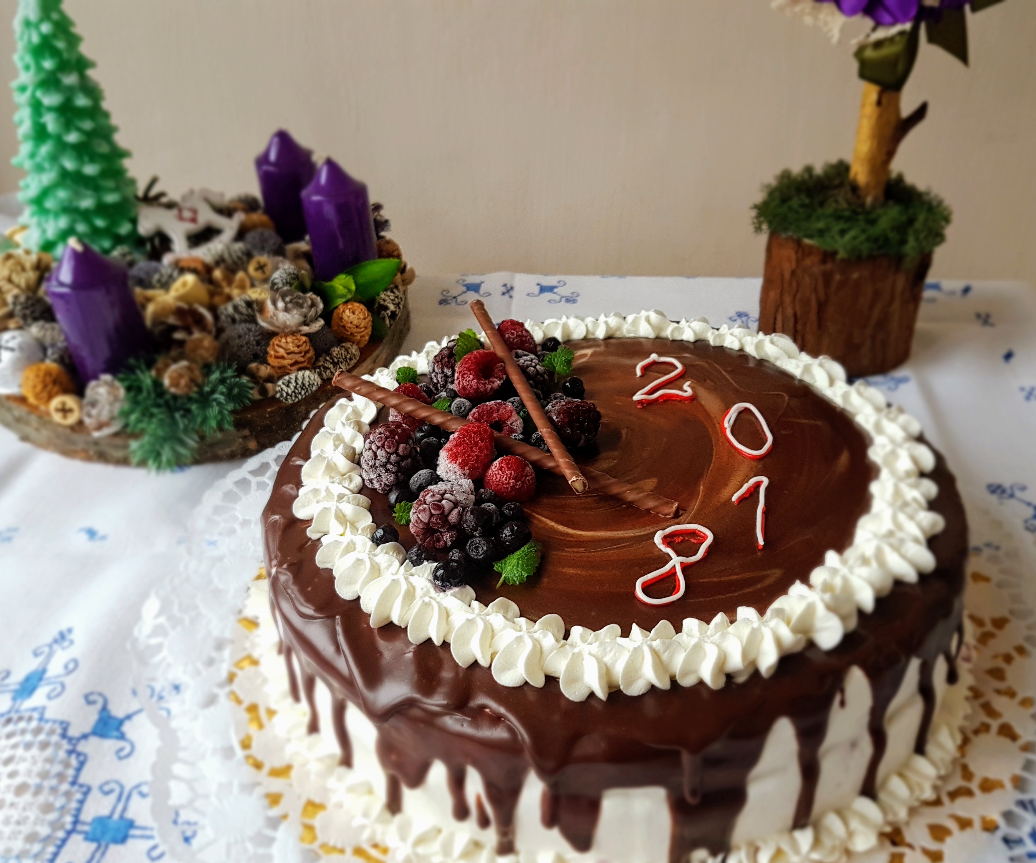 Desert tort cu crema de vanilie si jeleu de fructe de padure - 2018