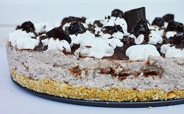 Desert cheesecake fara coacere Padurea Neagra