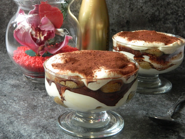 Desert tiramisu la cupa