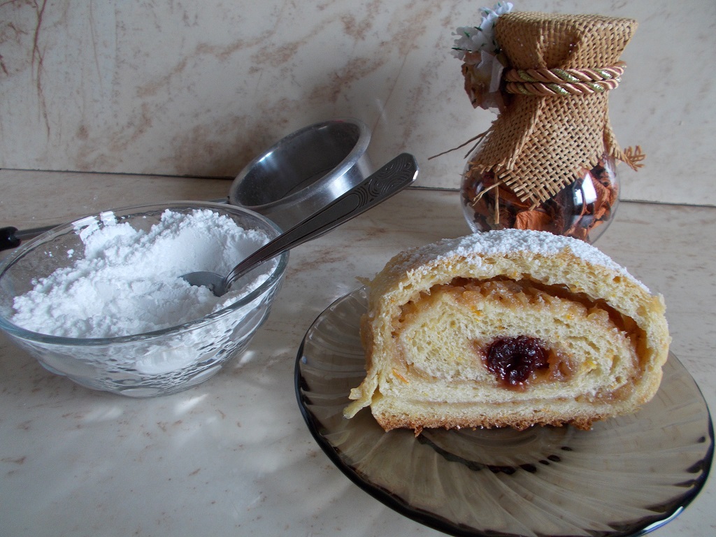 Desert strudel de post, cu mere, stafide si visine