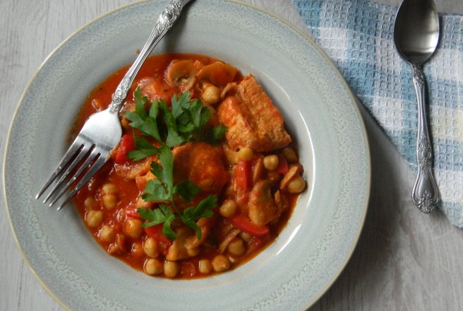 Tocanita de naut cu carne de porc si ciuperci