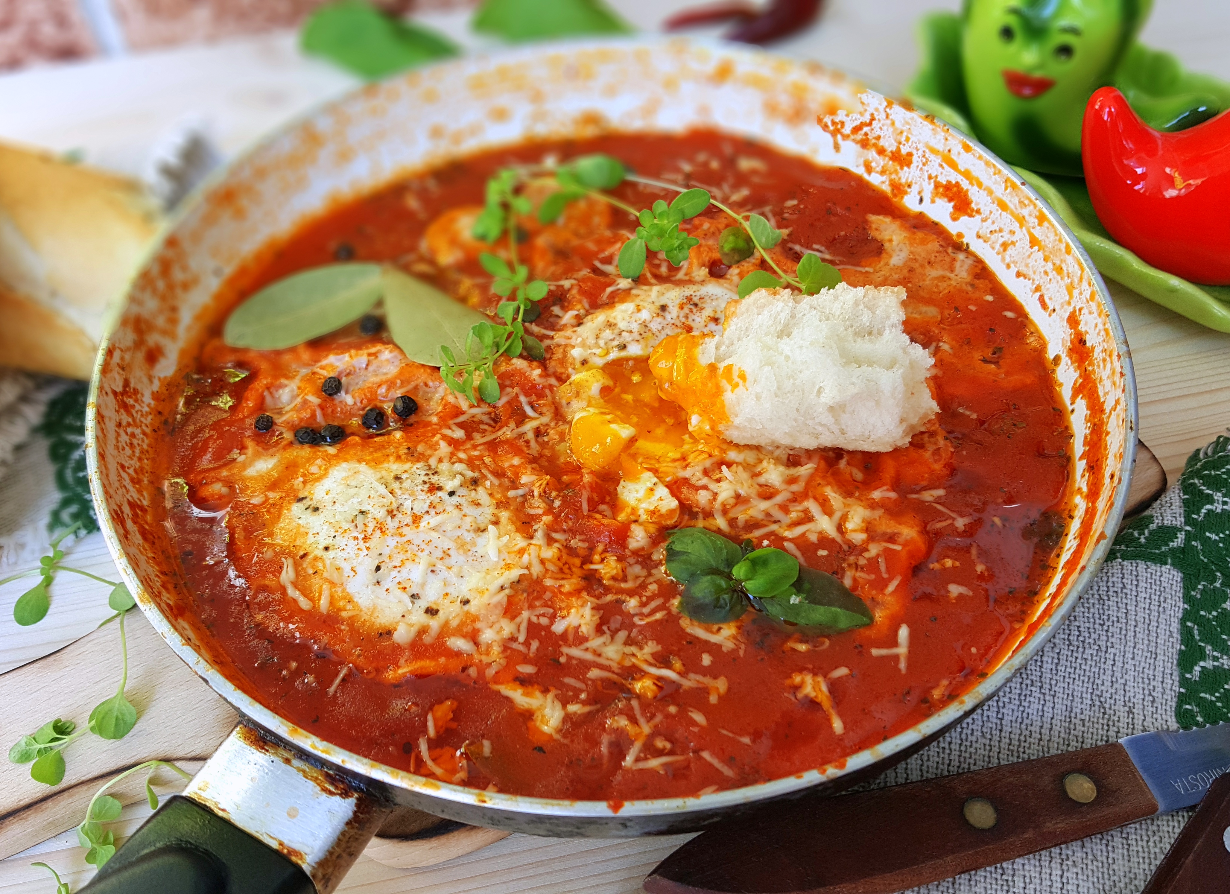 Shakshuka cu rosii si ceapa