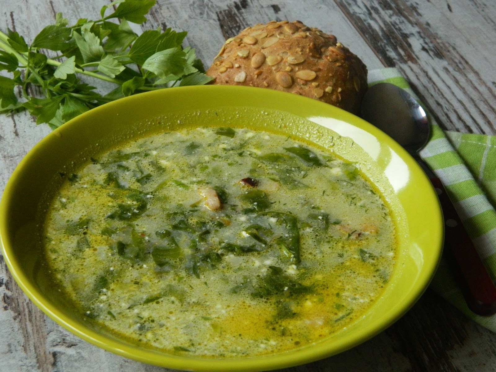 Ciorba de salata verde cu sunculita taraneasca