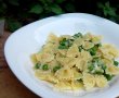 Farfalle cu mazare in crema alba-5