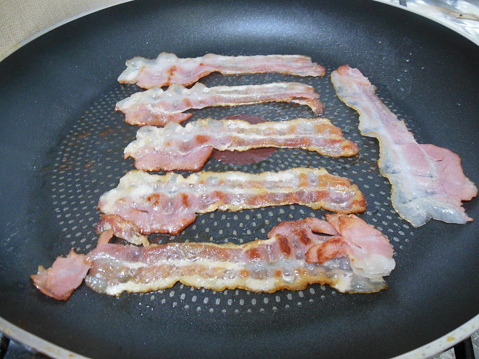 Paste cu pui si bacon crocant