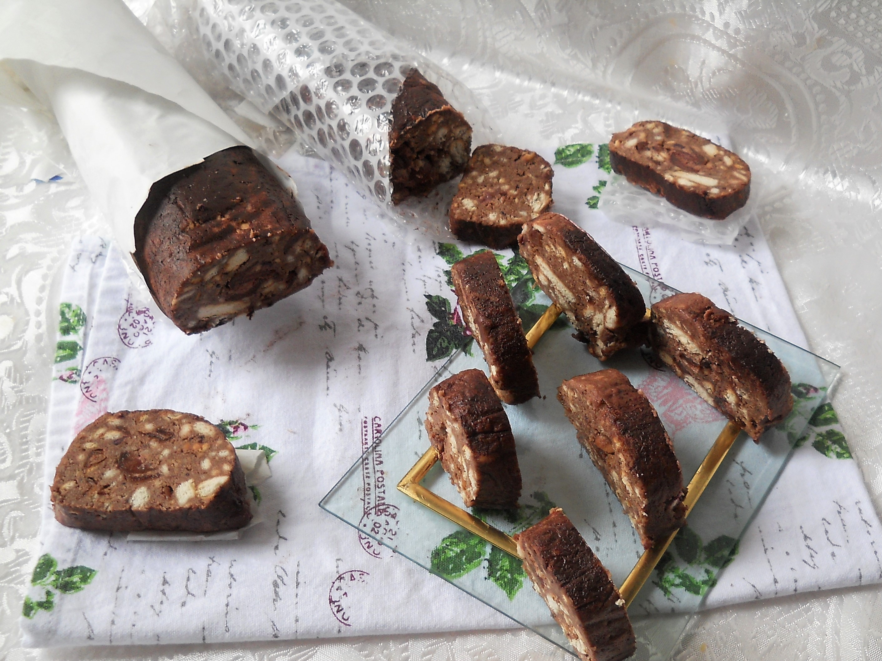 Desert salam de biscuiti cu ciocolata si visine