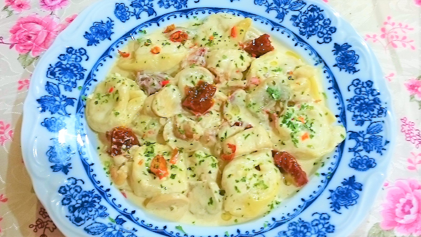 Tortellini cu pui, ciuperci si mascarpone