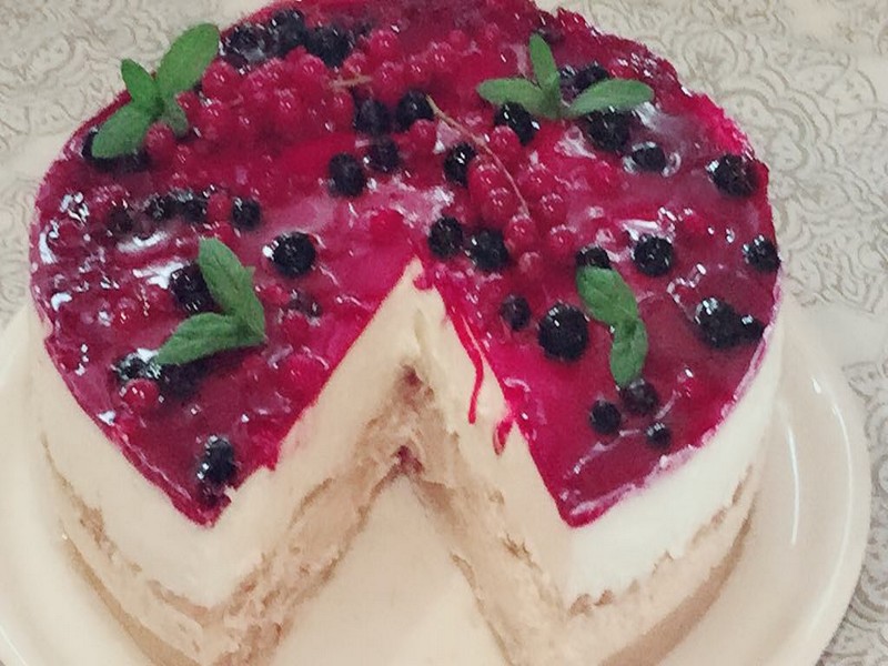 Desert Martini cheesecake cu fructe de padure