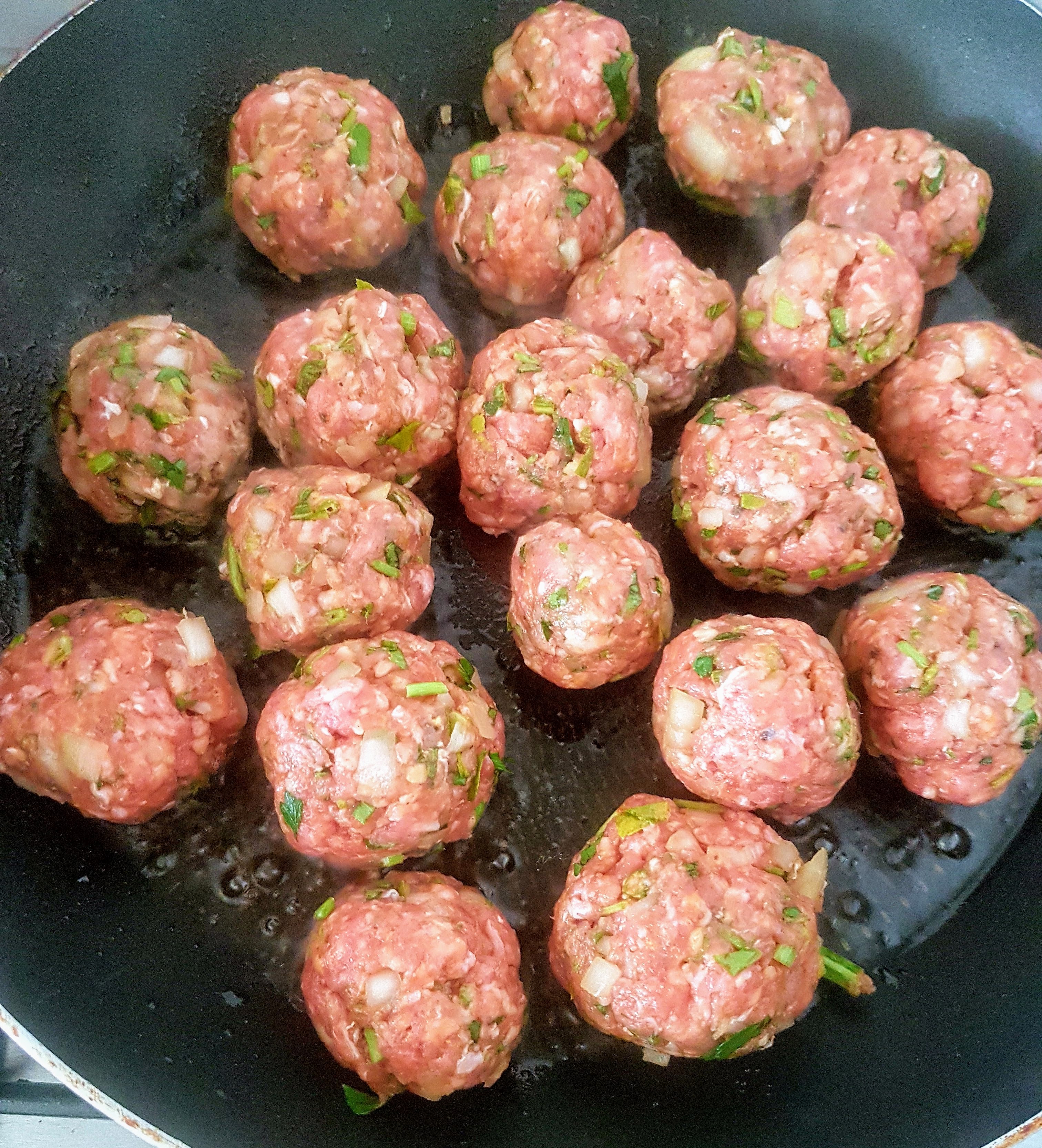 Kefta Mkaouara (Tajine cu chiftele si oua, in sos de rosii)