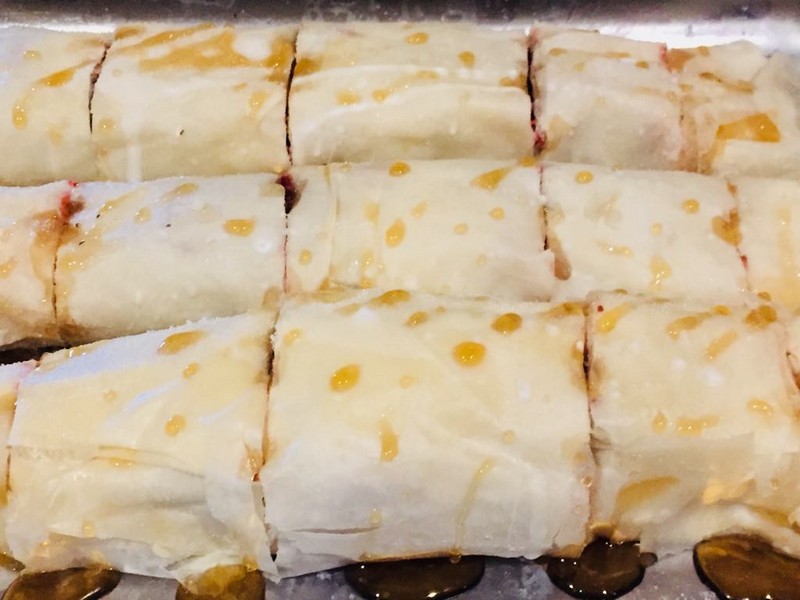 Desert strudel cu visine, cocos si sirop de artar