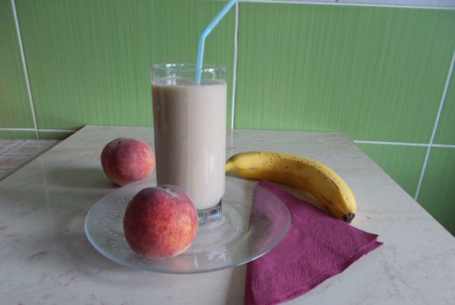 Milkshake de piersici si banane