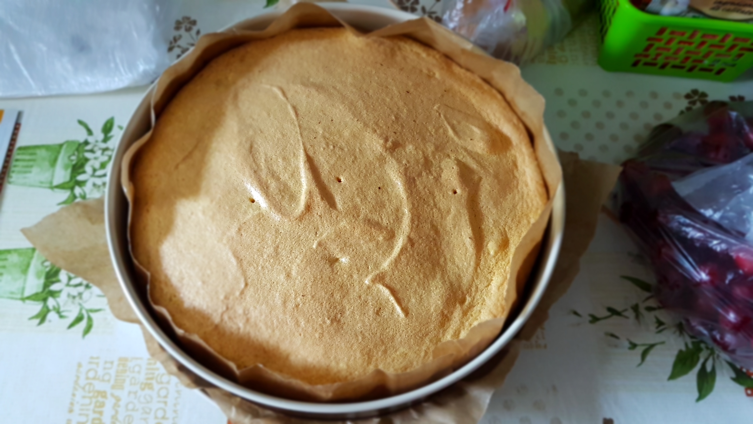 Desert tort Unicorn cu crema de zmeura si crema de ciocolata cu cirese