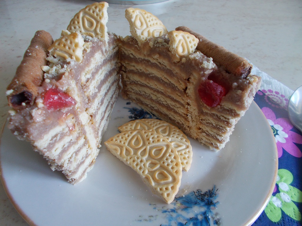 Desert tort de biscuiti, cu crema de ciocolata