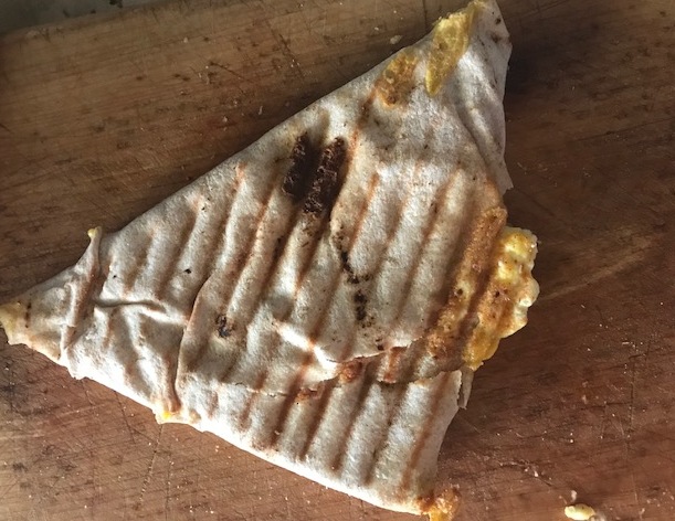 Aperitiv Yoka – rulou cu branza in stil armenesc