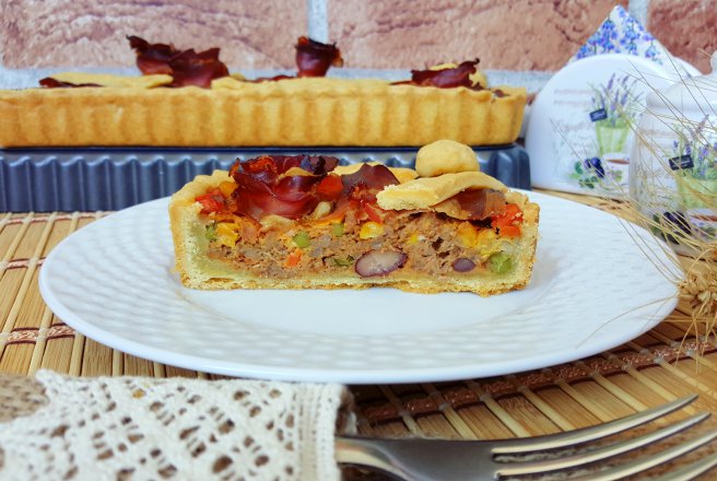 Tarta cu carne tocata si legume mexicane