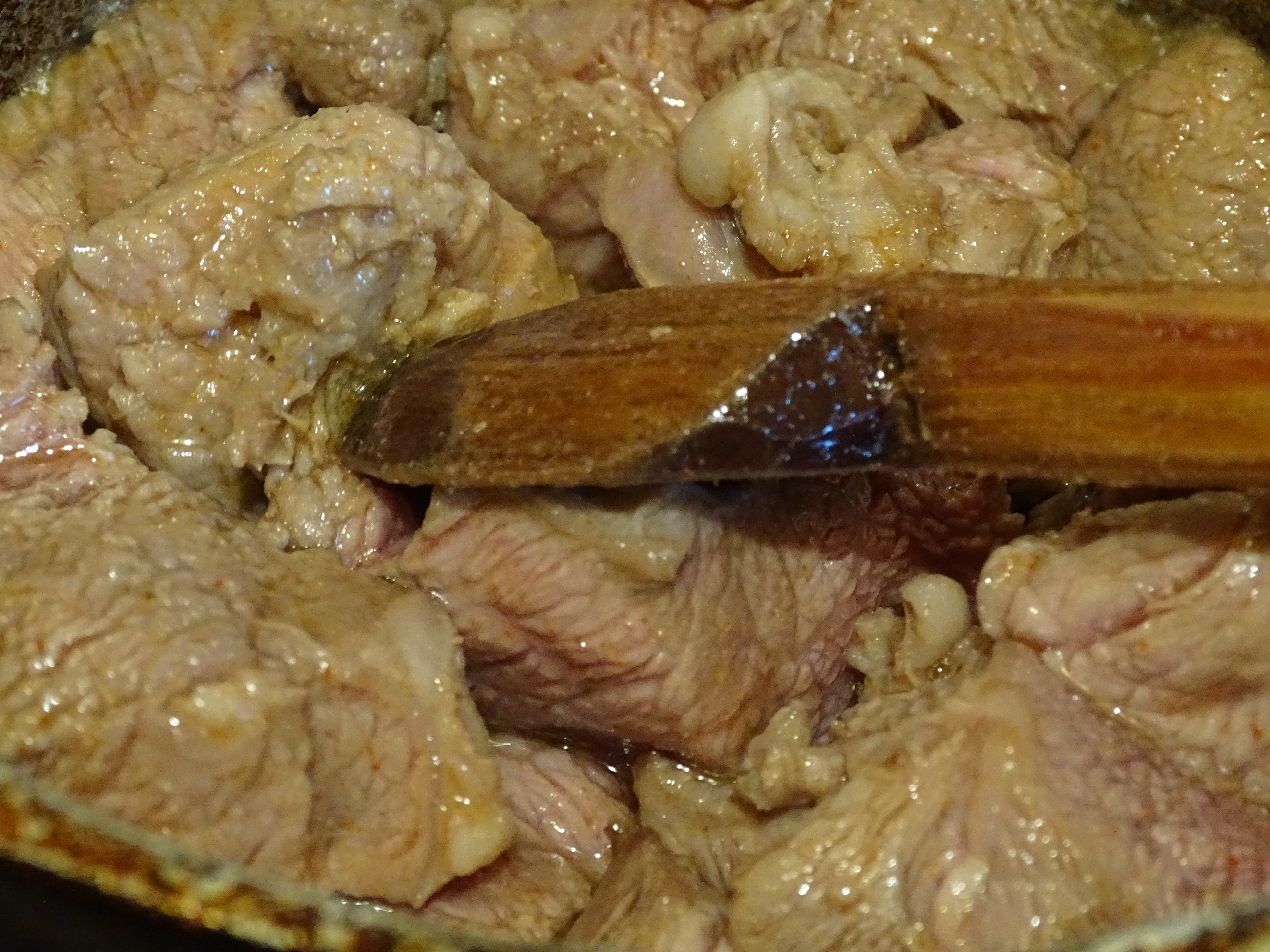 Carne de vita cu sos picant la slow cooker Crock-Pot