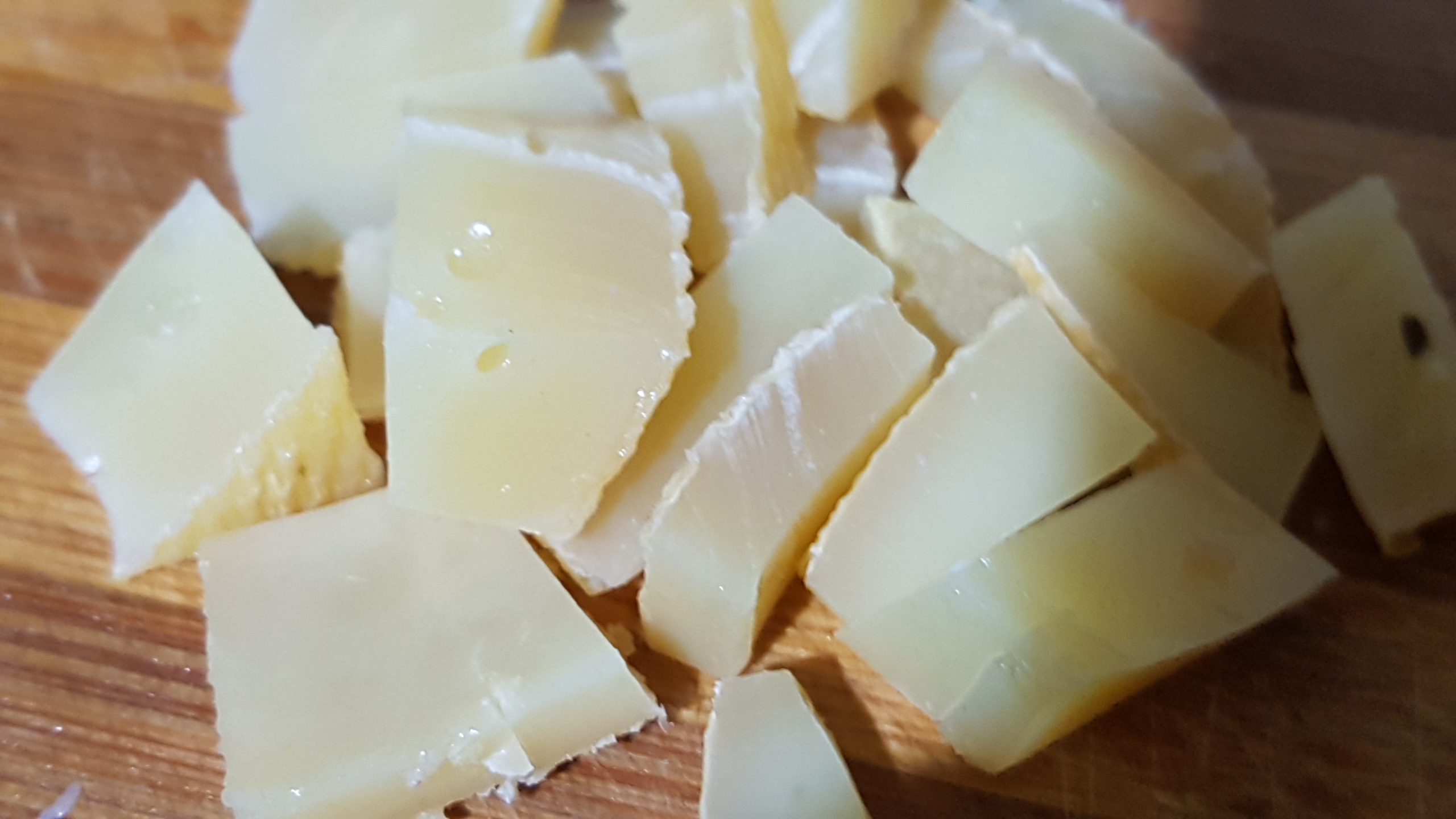 Ciorba de salata verde cu carnati  si parmezan