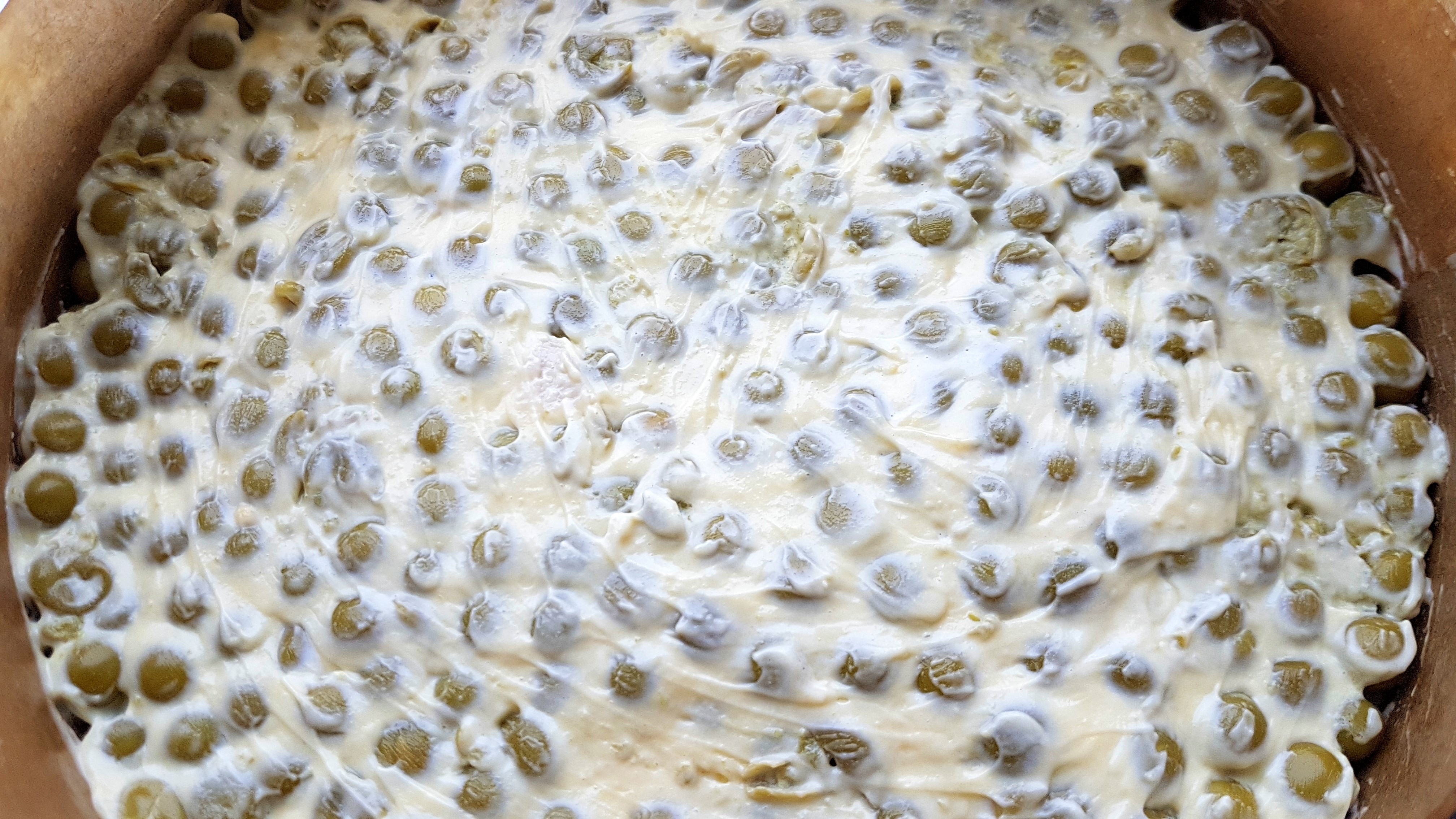 Salata cu piept de pui, legume si maioneza, in straturi