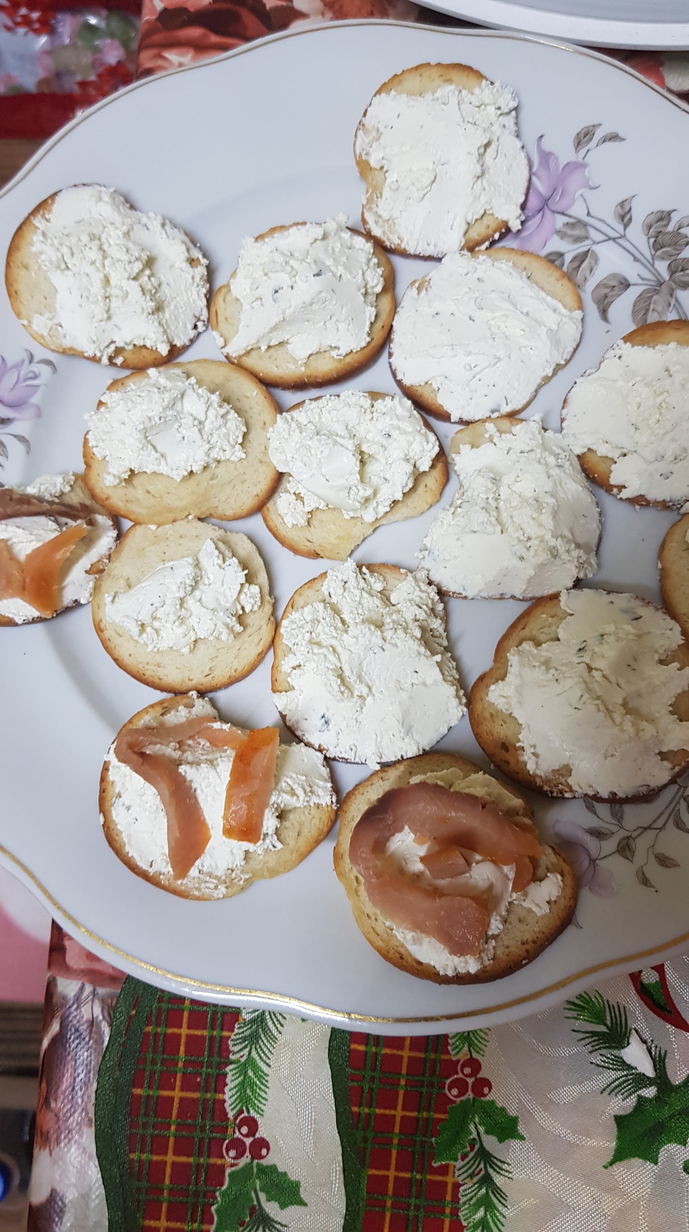 Aperitiv cu somon si branza topita