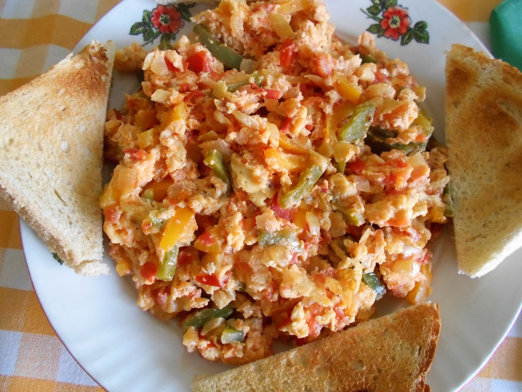 Aperitiv omleta turceasca (Menemen)